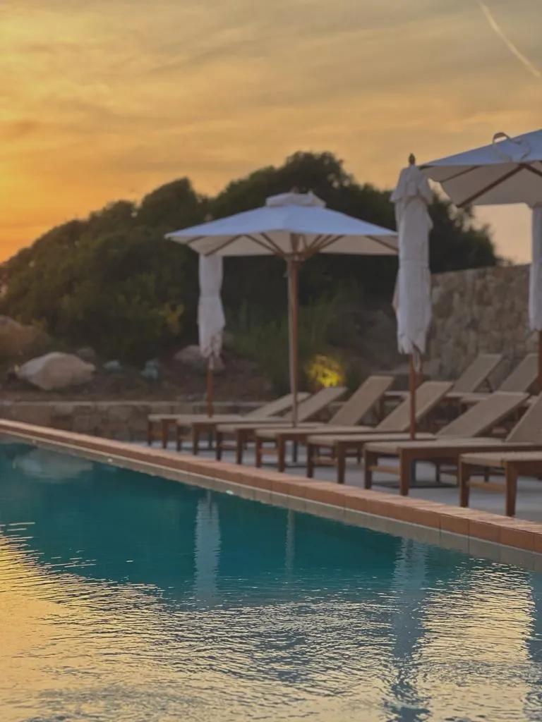 La piscine privée de l'hôtel Abbartello en Corse
